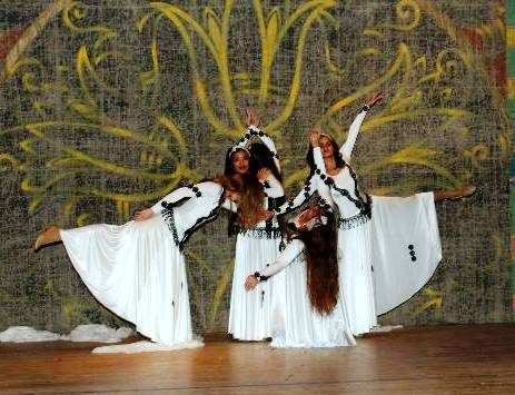 Jihan Jamal Egyptian Dance Theatre in white costume, Raks Ibrahim, 2005